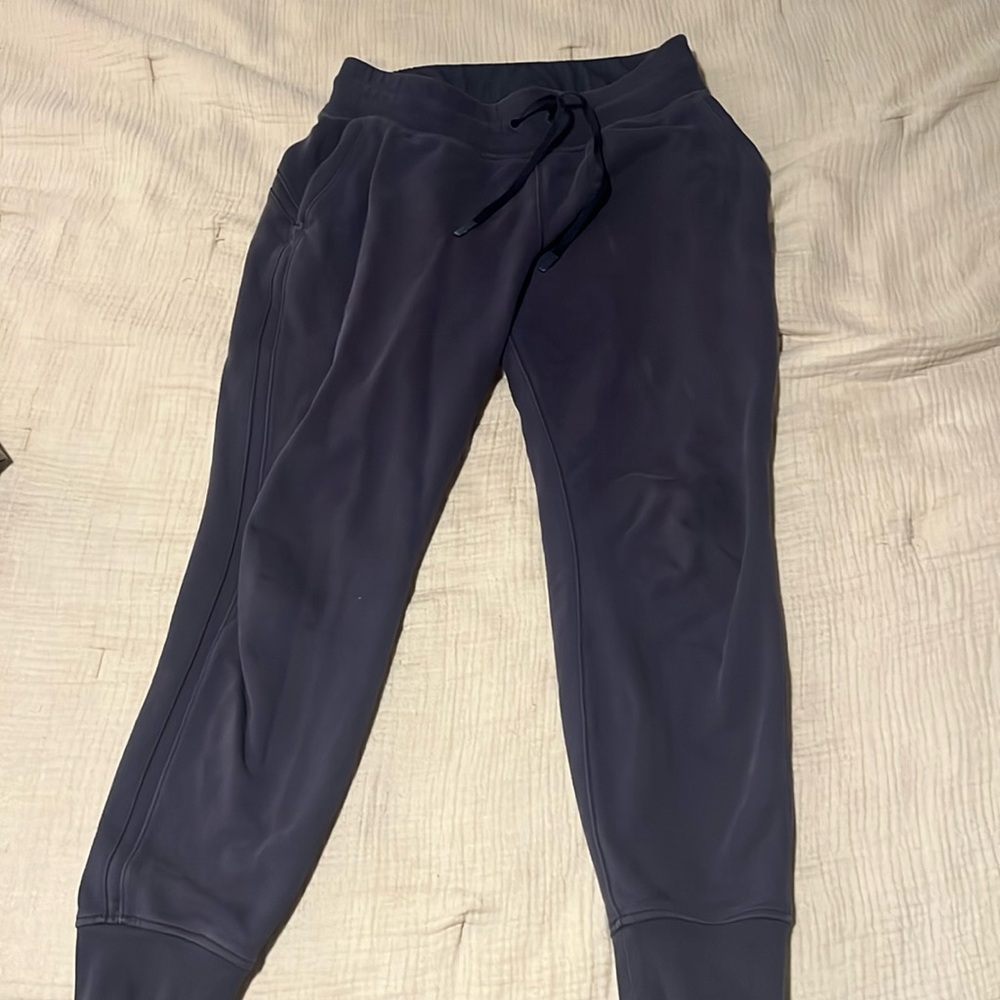Lululemon navy blue joggers.